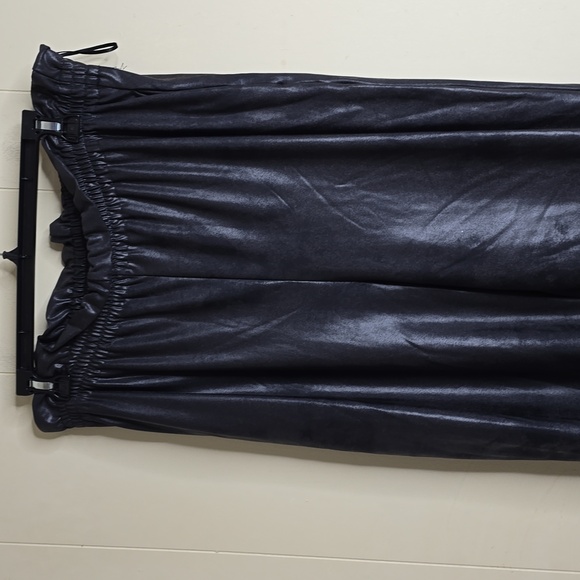 Gianni Bini Luxe Coated Paperbag Waist Joggers  Large - Picture 3 of 8